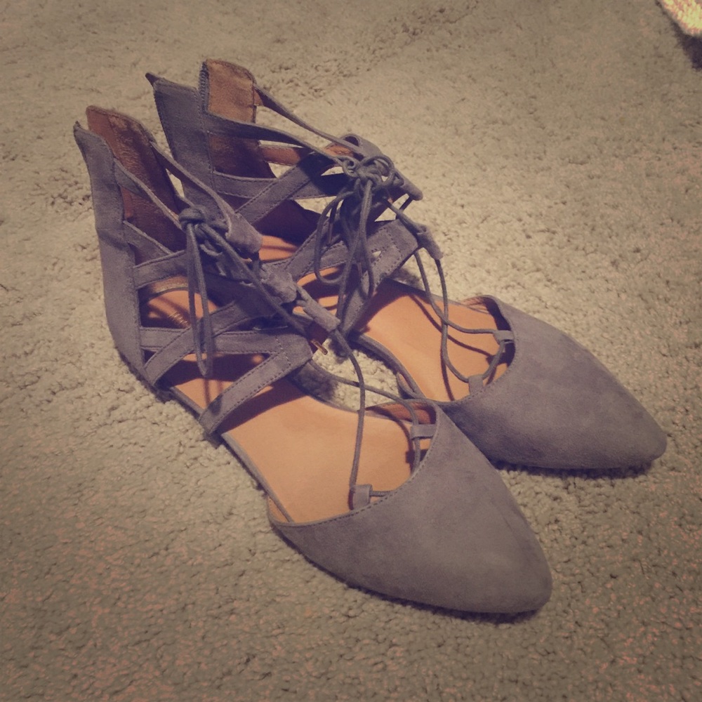 Mossimo size 9 lace up Gray flats